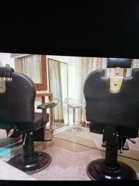 salon chairs 2