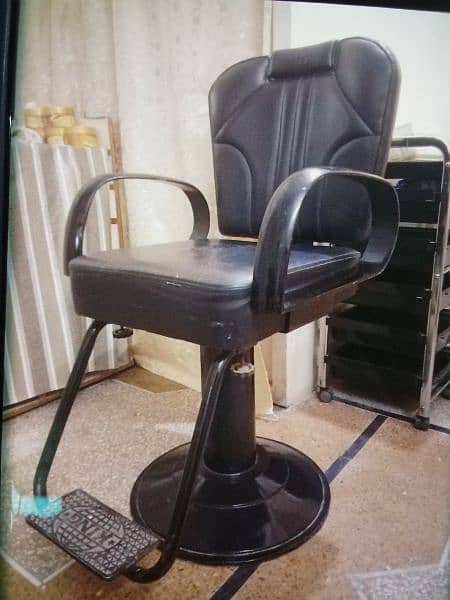 salon chairs 3