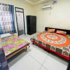 room as a paying guest available in media town/pwd near uni nd hostels