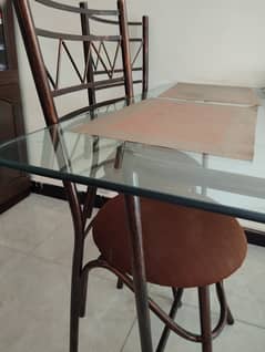 Dining table & Chairs