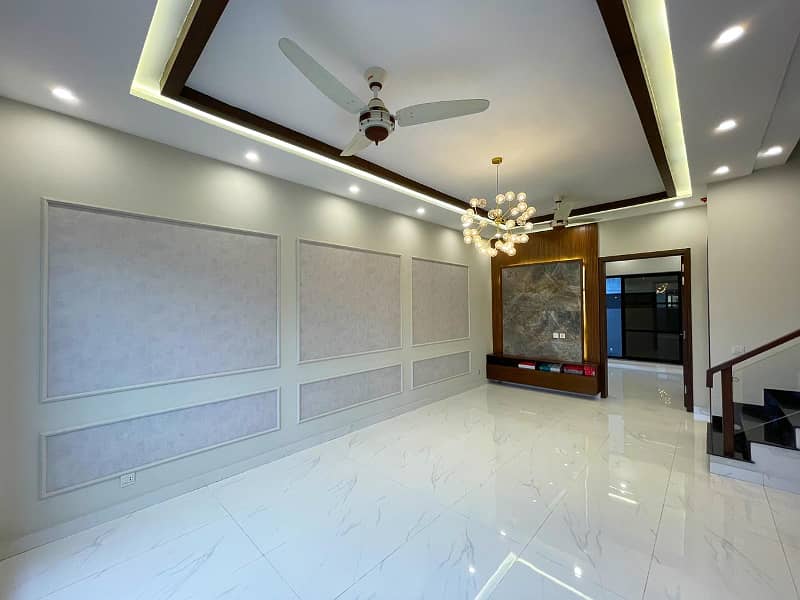 Near Park And Mosque 5 Marla With Beautiful Lavish House For Sale In Dha 9 Town 2