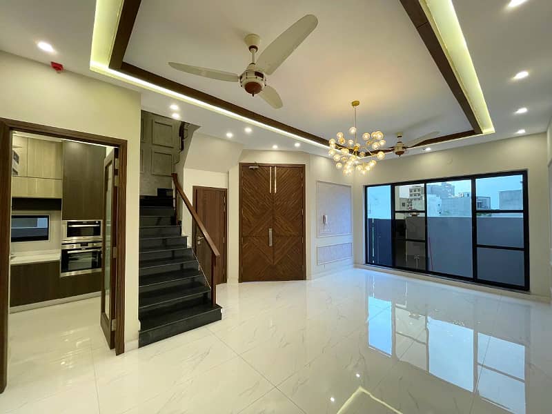 Near Park And Mosque 5 Marla With Beautiful Lavish House For Sale In Dha 9 Town 3