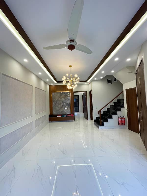 Near Park And Mosque 5 Marla With Beautiful Lavish House For Sale In Dha 9 Town 4