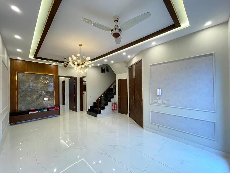 Near Park And Mosque 5 Marla With Beautiful Lavish House For Sale In Dha 9 Town 5