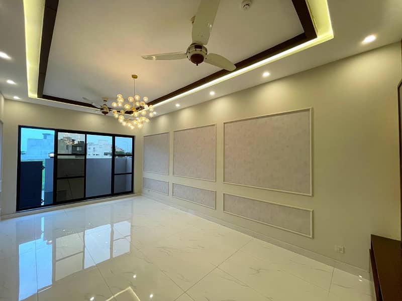 Near Park And Mosque 5 Marla With Beautiful Lavish House For Sale In Dha 9 Town 6