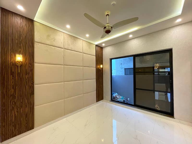 Near Park And Mosque 5 Marla With Beautiful Lavish House For Sale In Dha 9 Town 10