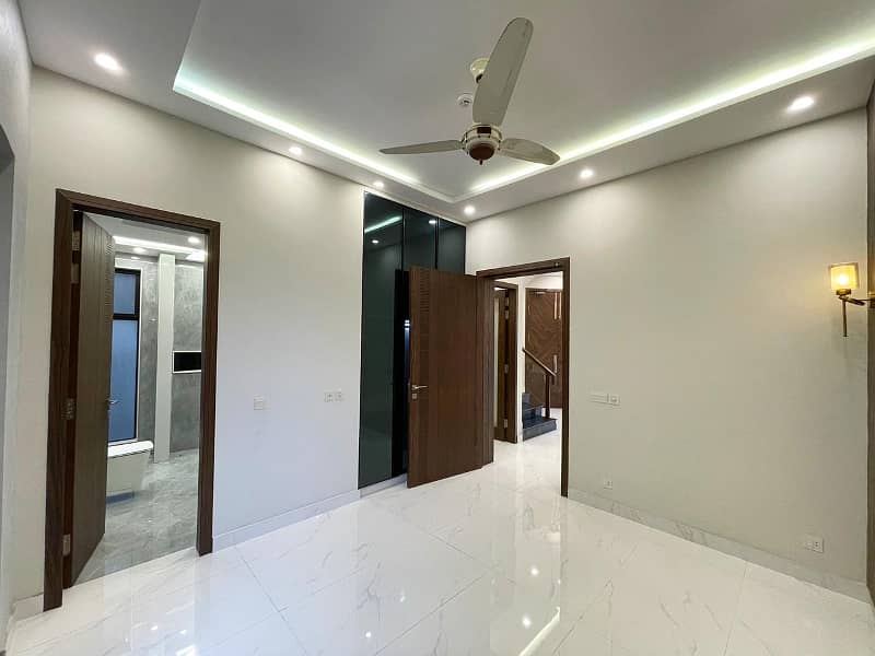 Near Park And Mosque 5 Marla With Beautiful Lavish House For Sale In Dha 9 Town 12