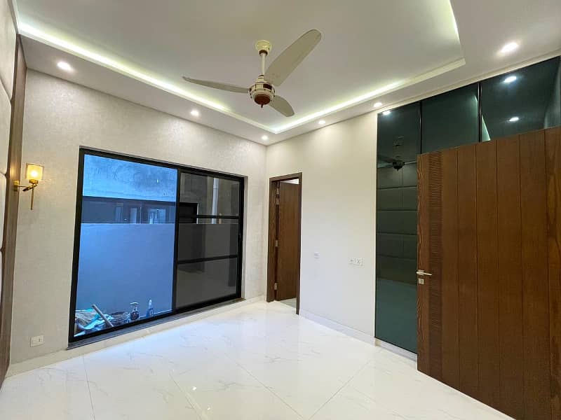 Near Park And Mosque 5 Marla With Beautiful Lavish House For Sale In Dha 9 Town 13