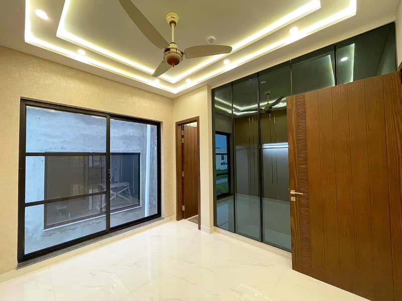 Near Park And Mosque 5 Marla With Beautiful Lavish House For Sale In Dha 9 Town 19