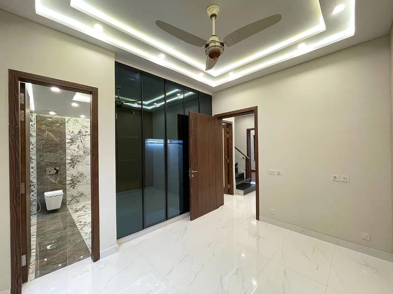 Near Park And Mosque 5 Marla With Beautiful Lavish House For Sale In Dha 9 Town 21