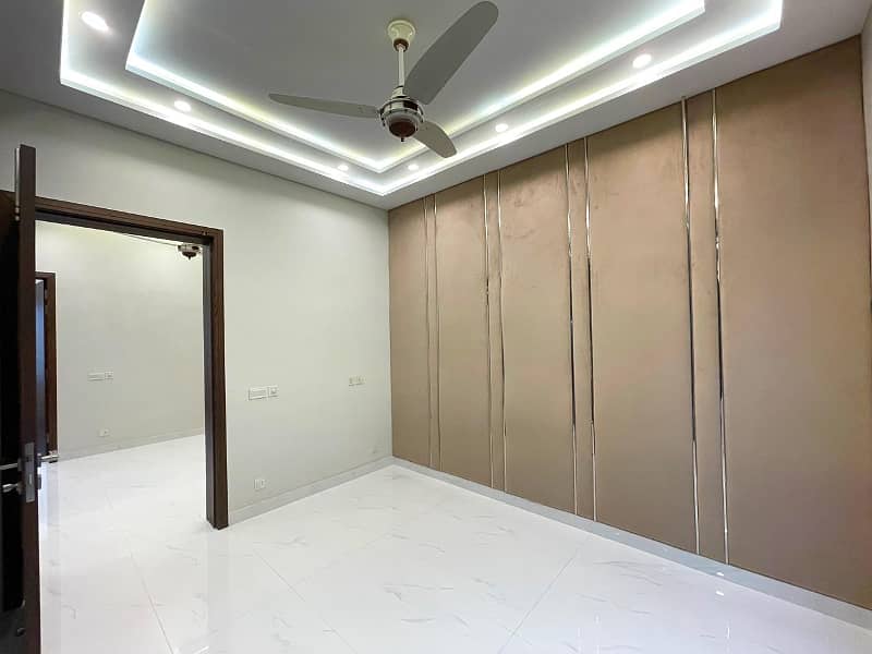 Near Park And Mosque 5 Marla With Beautiful Lavish House For Sale In Dha 9 Town 22