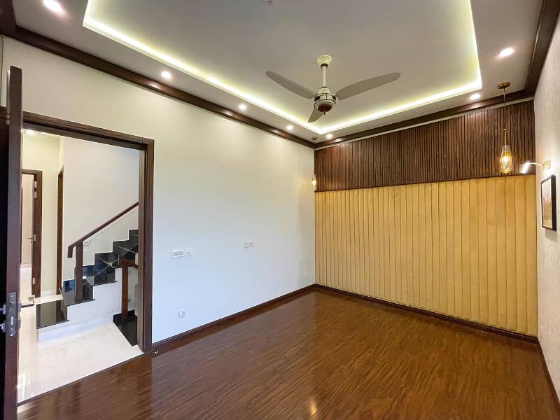 Near Park And Mosque 5 Marla With Beautiful Lavish House For Sale In Dha 9 Town 25