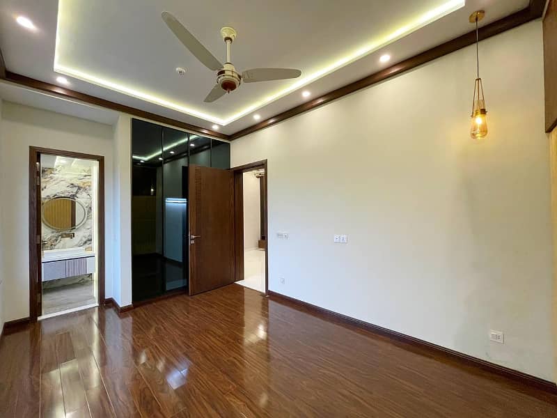 Near Park And Mosque 5 Marla With Beautiful Lavish House For Sale In Dha 9 Town 27