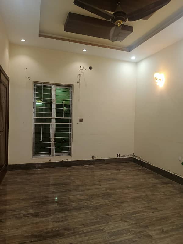 20 Marla brand new Jaisa house on 65ft Road available for Silent office 18