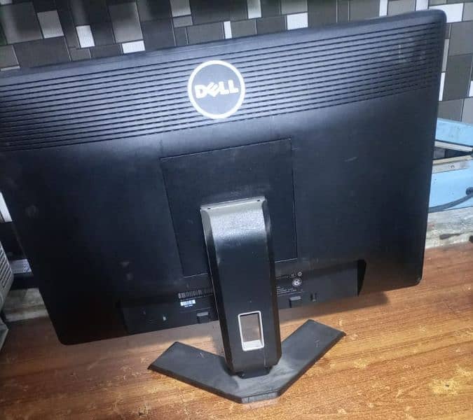 Dell 19" Wide Screen 1