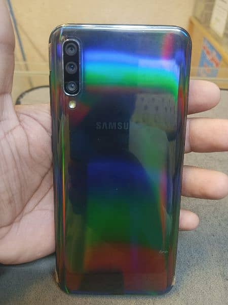 Samsung galaxy A50. 3