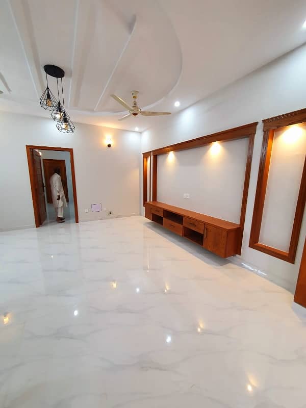 4 Marlas Tile Flooring House With Gas Near Kashmir Highway G-13/1 4