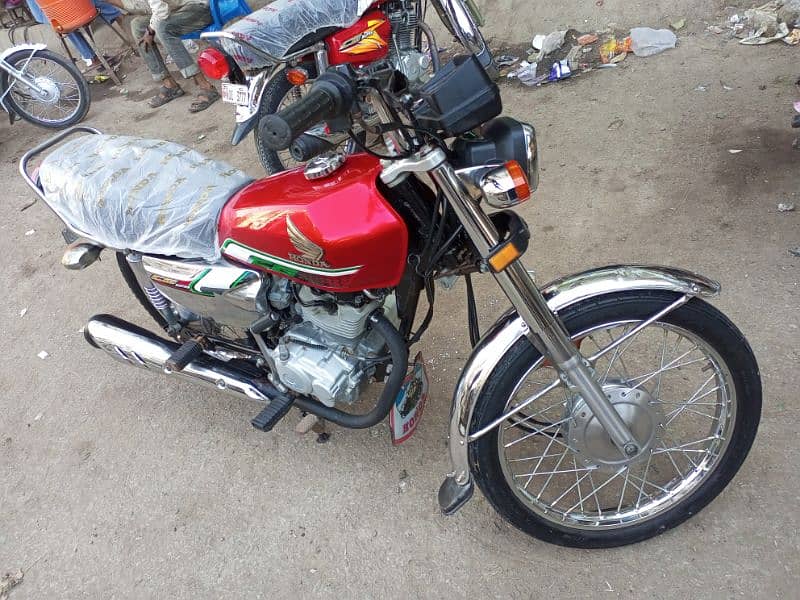 Honda cg 125 special edition 2023 model 
KARACHI number price 225k 10