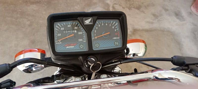 Honda 125 SELF START Just Like New 3