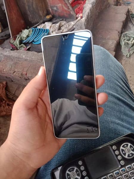 urgent sell Samsung a33 5g PTA p*a*c*h 4