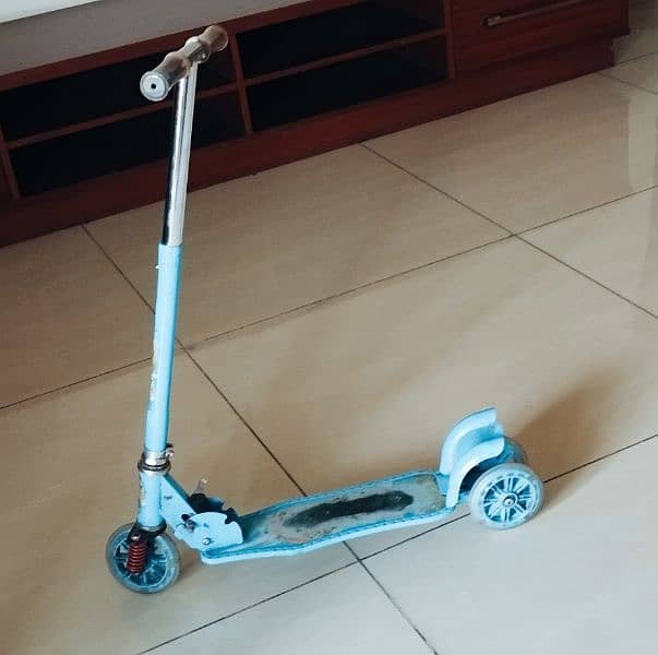 Kids scooty 0