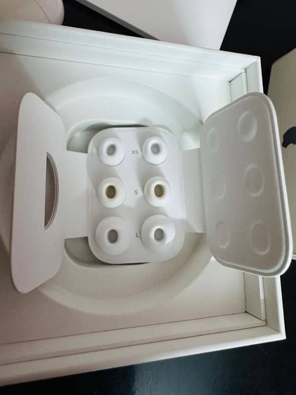 Apple AirPods pro 2 4