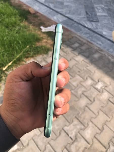 iPhone 11 water pack 64gb 4 month sim time 2