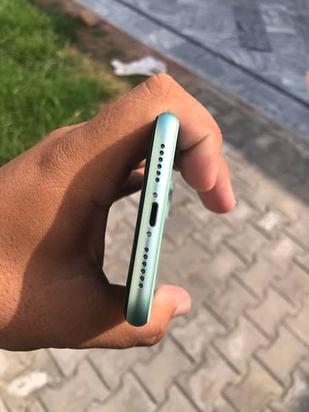 iPhone 11 water pack 64gb 4 month sim time 3