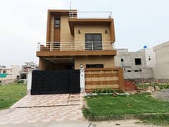 Near To Park 5 Marla House In Only Rs. 15200000