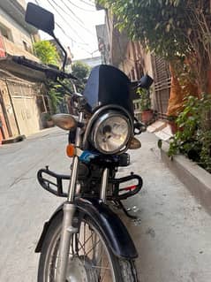 Suzuki GS 150 | Good Condition | 2016 Model | Travelling bike