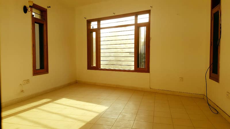 350 Yards Neat And Clean 5 Beds Townhouse In A Secure Barricaded Street Behind National Stadium 5