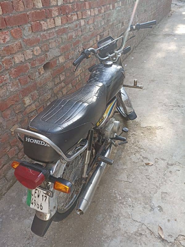 honda cd 70 2015 model black color in good condition 5