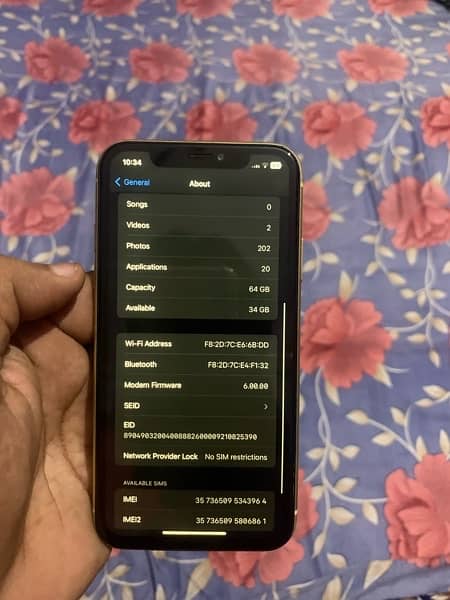 iPhone XR factory unlock 64 gb . 6