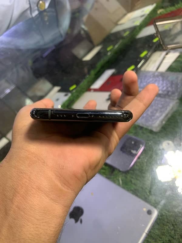 iphone 11 pro 2