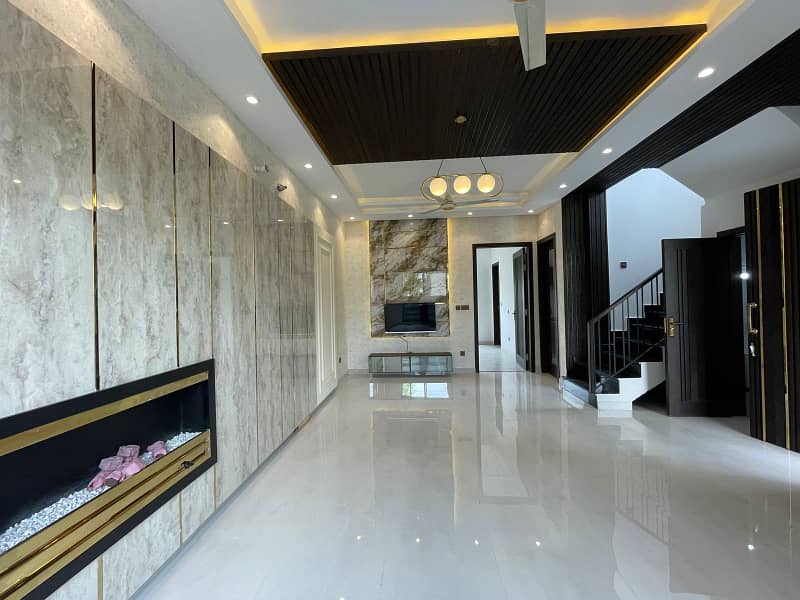 Near Park And Mosque 5 Marla With Beautiful Lavish House For Sale In Dha 9 Town 1