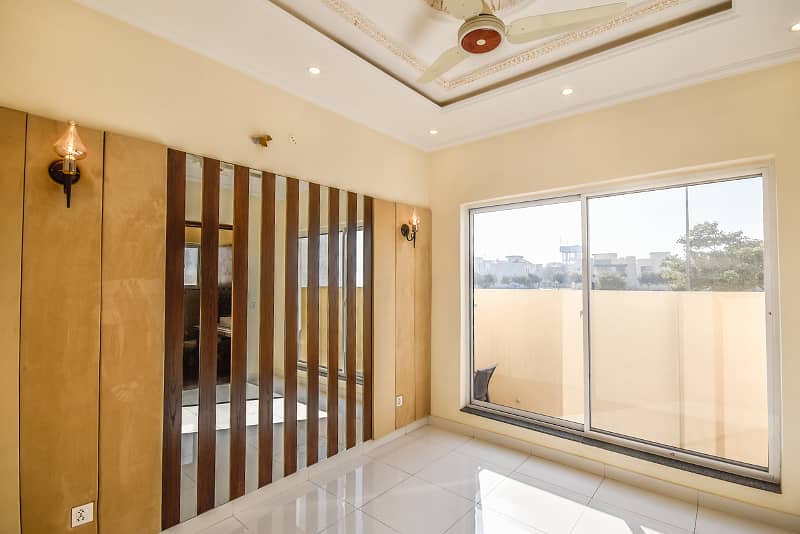 Near Park And Mosque 5 Marla With Beautiful Lavish House For Sale In Dha 9 Town 14