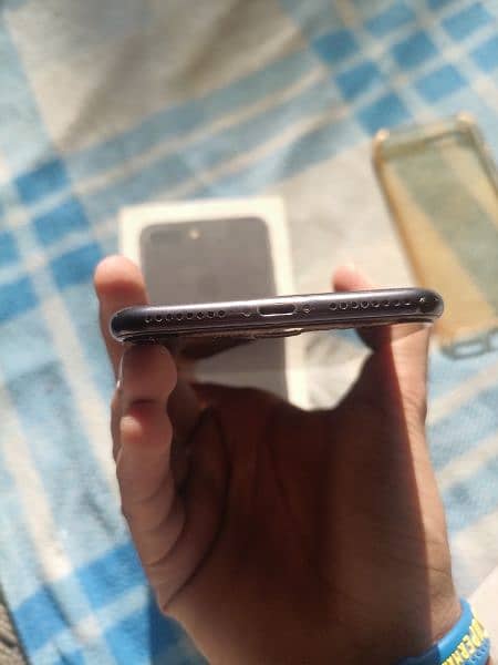 iphone 7 plus pta aprove 128 gb with box 5