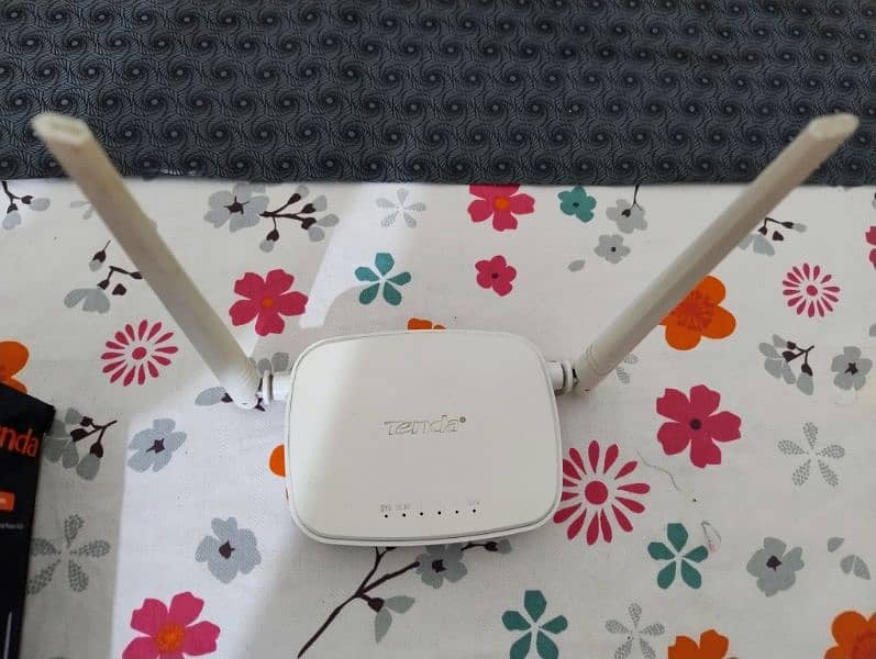 Tenda N300 Router 0