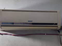 Orient 1.5 ton DC inverter heat and cooling good condition