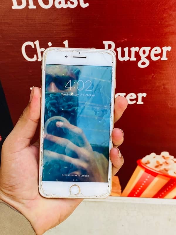 8 plus 64 gb goldan color 10/9 condition 1