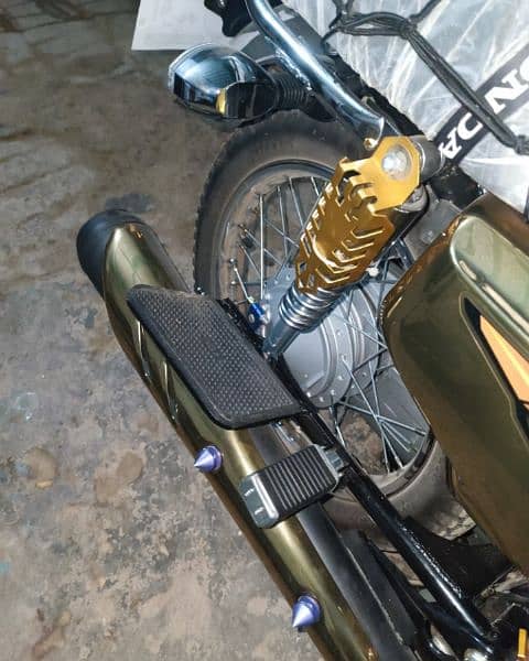 Honda 125 bikes footrest 4