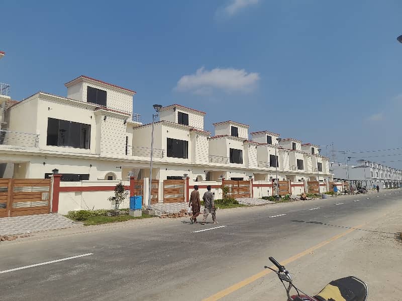 Prime Location DHA Defence House Sized 10 Marla For sale 1