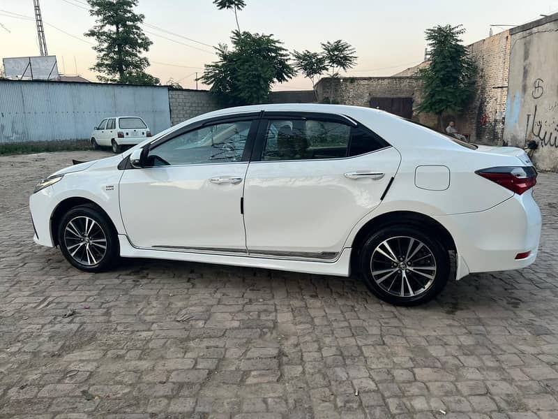 Toyota Corolla Altis Grande CVT-i 1.8 2018 2