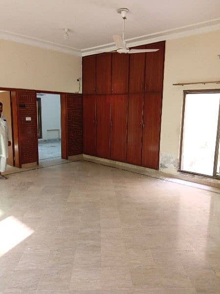 Pia c block one kanal lower portion prim location for rent only 4