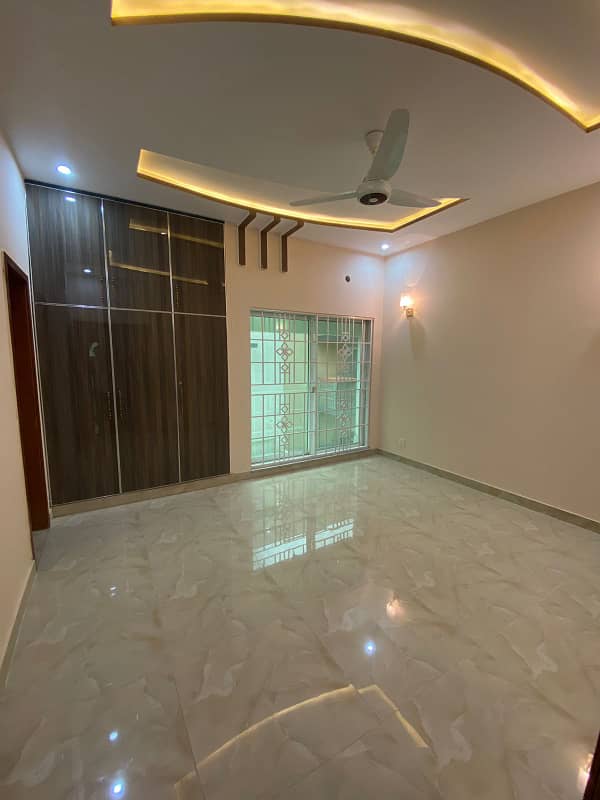 10 Marla House available For Sale In Shaheen Block Bahria Town Lahore 1