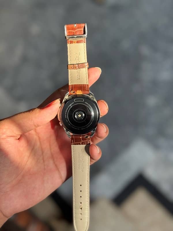 Samsung Galaxy Watch 3 classic (45MM cellular) 3