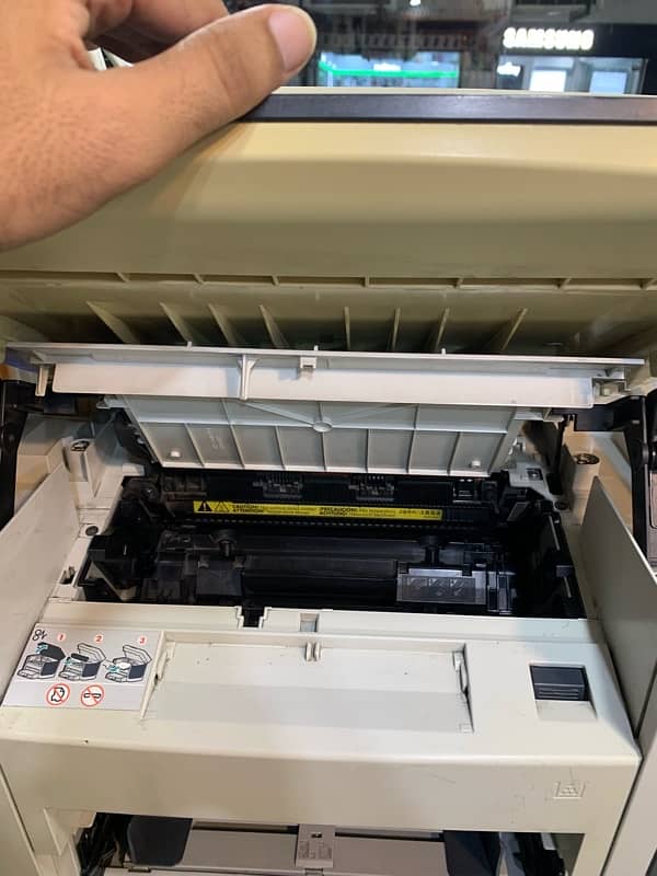 HP LaserJet M1522nf 2