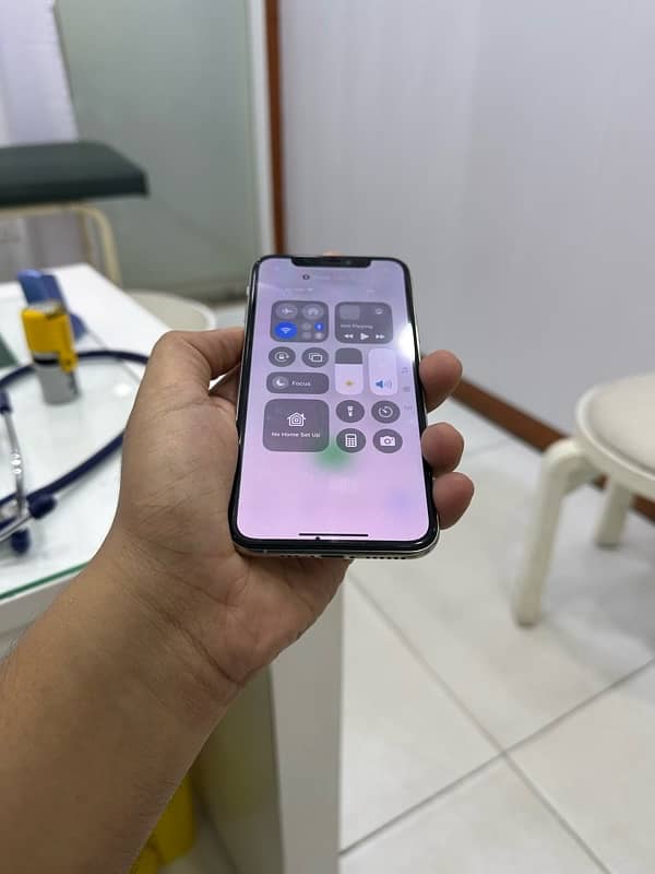 iPhone XS 4