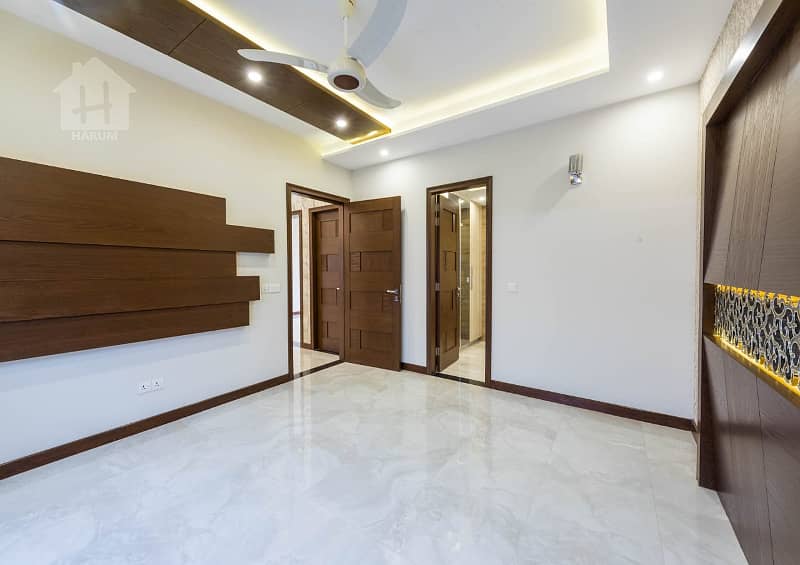 1 Kanal Modern Design Double Unit House For Sale In Sui Gas Society Near To DHA Phase 5 Lahore. 8