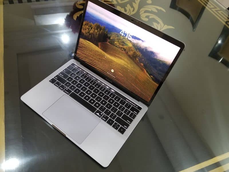 Macbook Pro 2018, Core i5, 13" Rataina Display, 8GB RAM, 256GB SSD 4